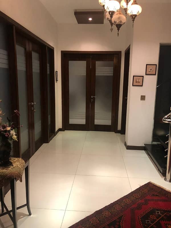 01 Kanal Slightly Used Well Maintained Like Brand New Modren Designe Bungalow For Sale In DHA Phase-4 Near To Park 12