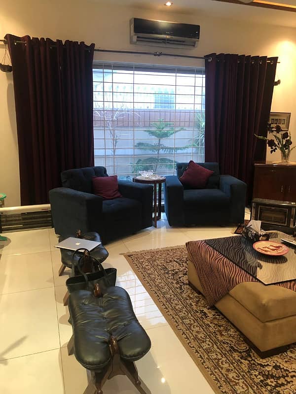 01 Kanal Slightly Used Well Maintained Like Brand New Modren Designe Bungalow For Sale In DHA Phase-4 Near To Park 14