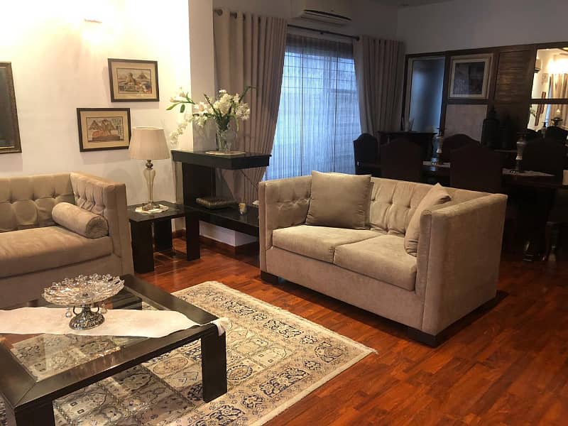 01 Kanal Slightly Used Well Maintained Like Brand New Modren Designe Bungalow For Sale In DHA Phase-4 Near To Park 20