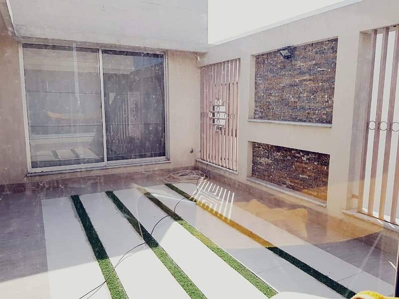 01 Kanal Slightly Used Well Maintained Like Brand New Modren Designe Bungalow For Sale In DHA Phase-4 Near To Park 25