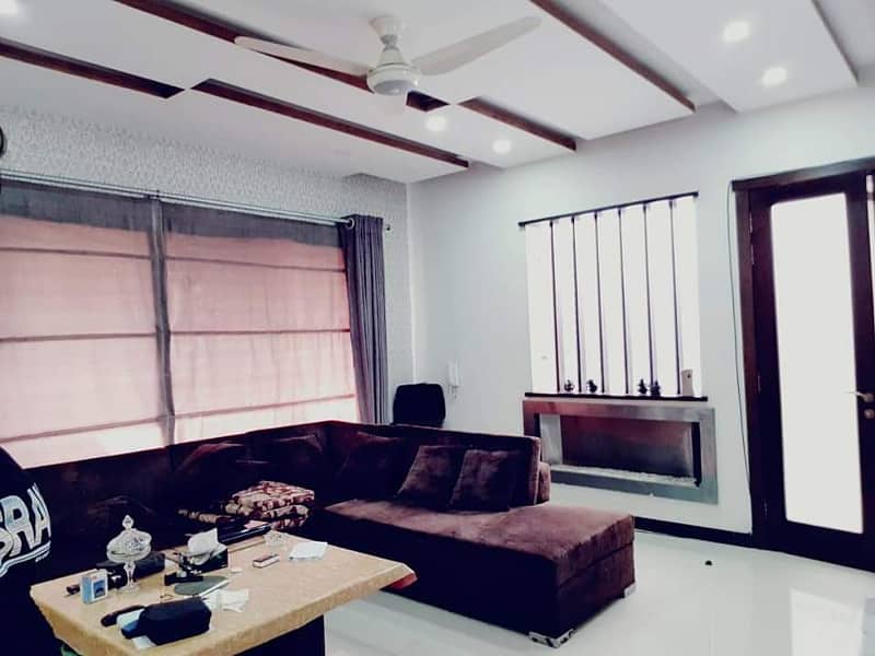 01 Kanal Slightly Used Well Maintained Like Brand New Modren Designe Bungalow For Sale In DHA Phase-4 Near To Park 26