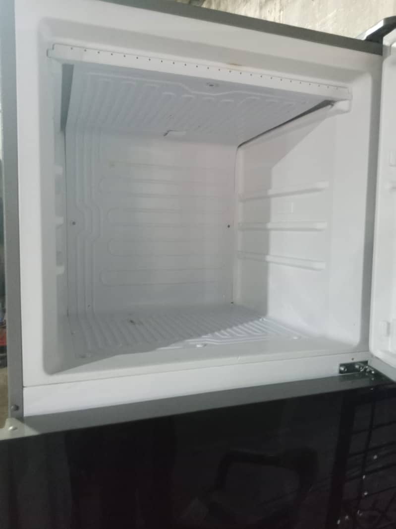 Changhong Ruba Refrigerator CHR-DD418GPK 2