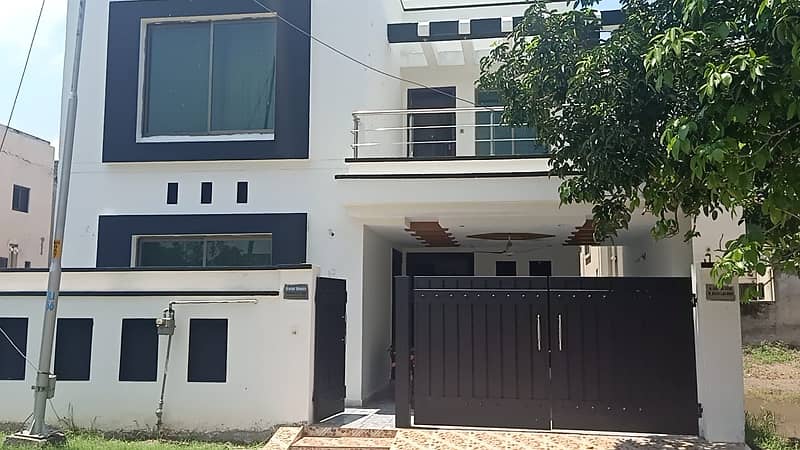 8 MARLA SLIGHTLY USED HOUSE FACING PARK HOUSE FOR SALE IN BAHRIA TOWN LAHORE 3