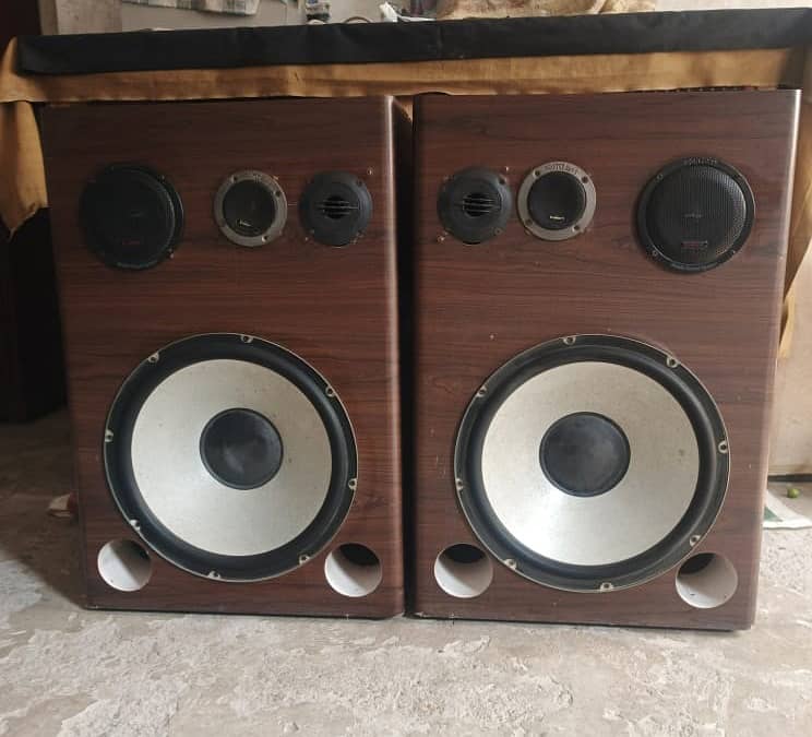 Sony shake 7d hifi speakers 15 inch with amp 5