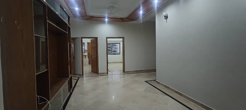 corner 10 Marla's upper Portion For Rent 2