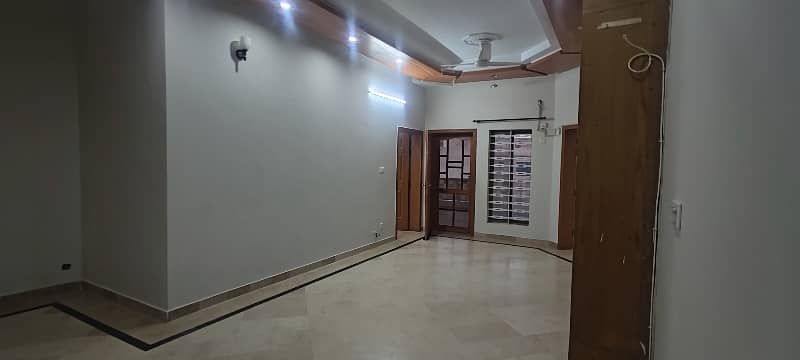 corner 10 Marla's upper Portion For Rent 7