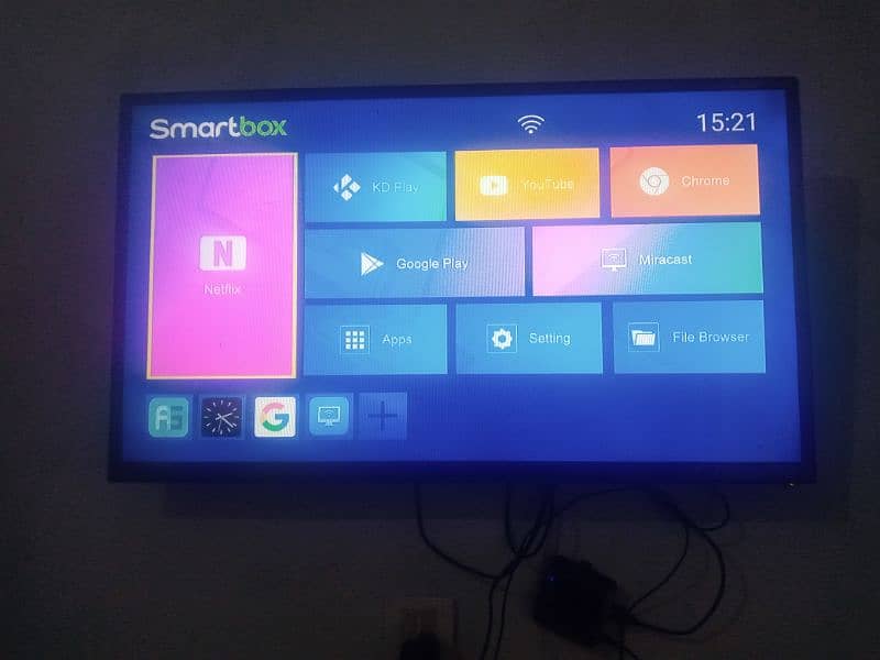 Multinet like new 40" lcd tv with android box 1