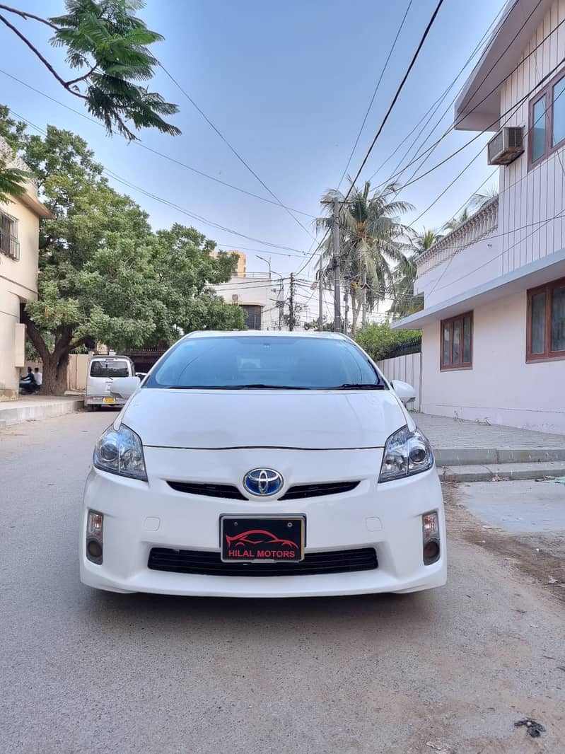 Toyota Prius 2011 1