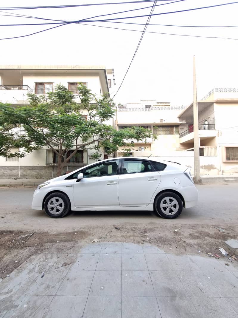 Toyota Prius 2011 4