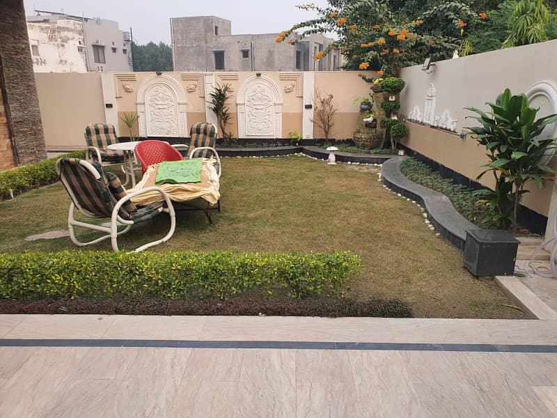 1 Kanal Beautiful House For Sale on 400Sqft Main Boulevard Bahria Orchard 21