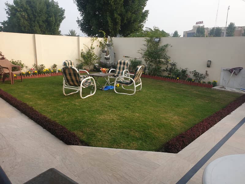 1 Kanal Beautiful House For Sale on 400Sqft Main Boulevard Bahria Orchard 25