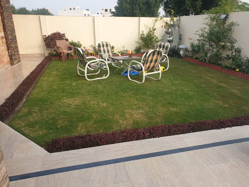 1 Kanal Beautiful House For Sale on 400Sqft Main Boulevard Bahria Orchard 34