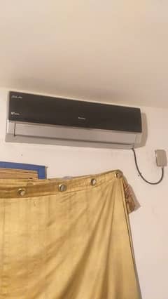 Gree 1.5 ton inverter Heat and Cool (O33O-386OO25)