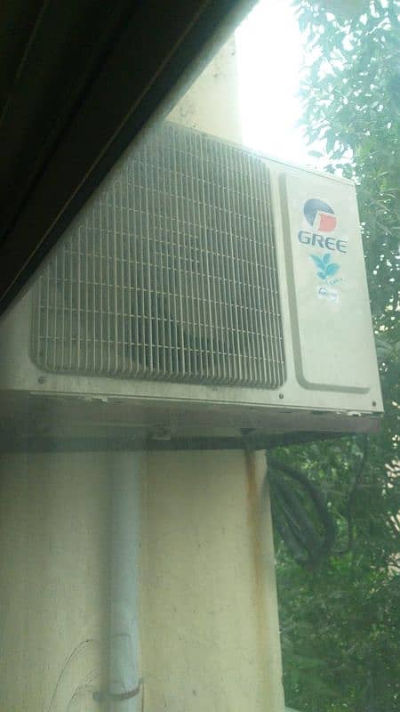 Gree 1.5 ton inverter Heat and Cool (O33O-386OO25) 1