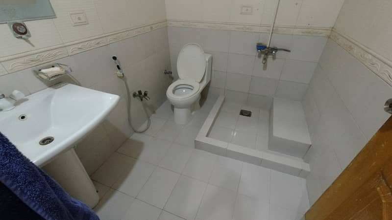 DOUBLE STORY HOUSE FOR SALE IN GULSHAN-E-IQBAL1 3 D 2 5