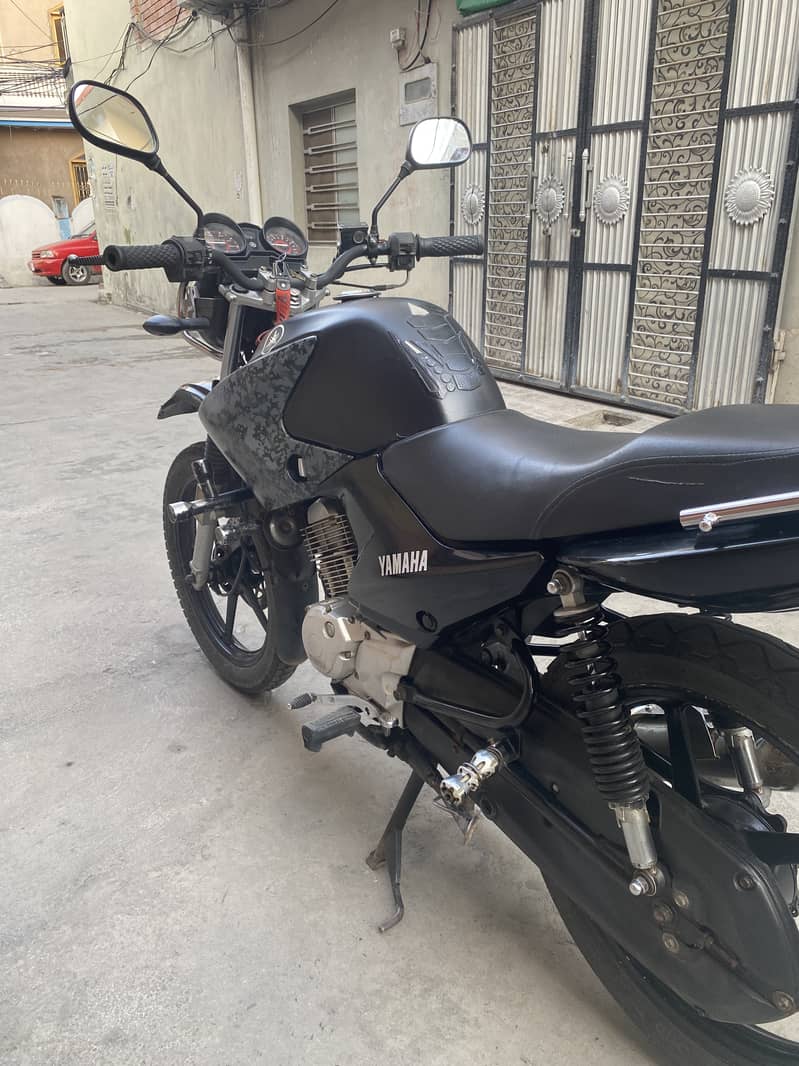 Yamaha YBR 125G (2016) 2