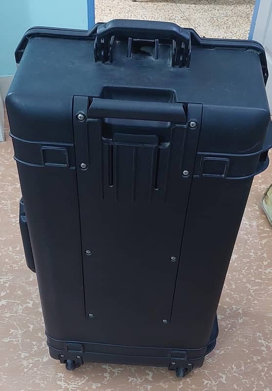 Pelican Air 1615 Case No Foam - Camera Hardcase 1