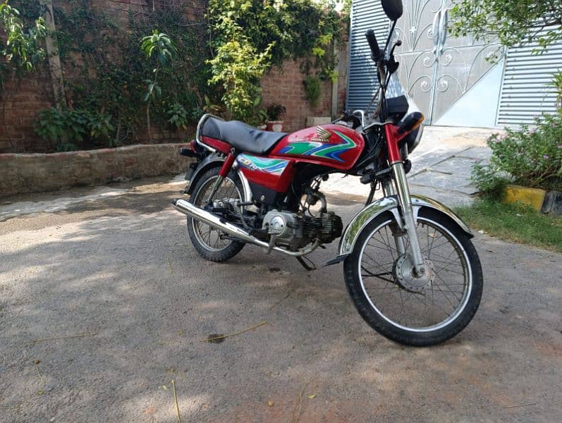 Atlas Honda CD 70 in excellent condition for sale in Lahore 0