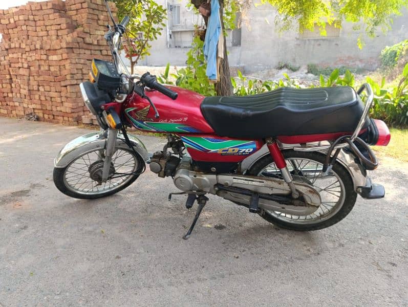 Atlas Honda CD 70 in excellent condition for sale in Lahore 1