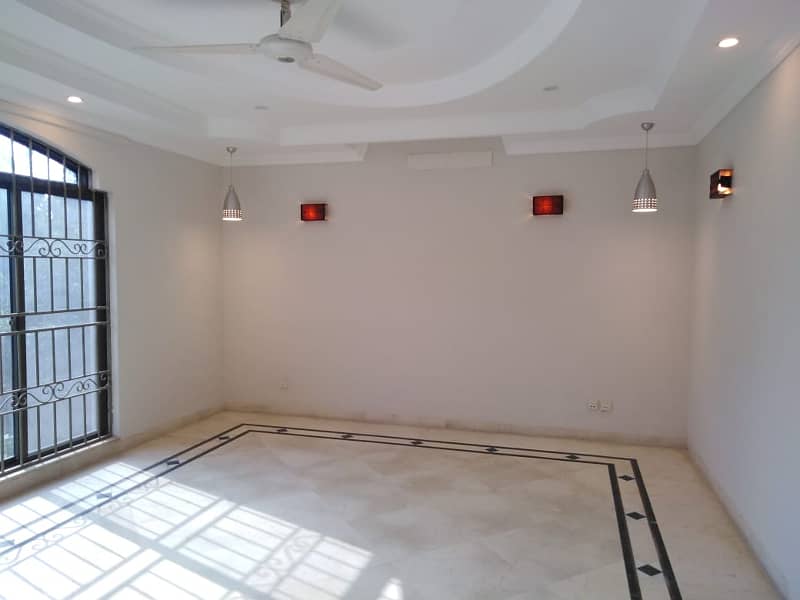 01 Kanal Like Brand New Bungalow Upper Portion for rent in DHA Phase-5, Near to park 18