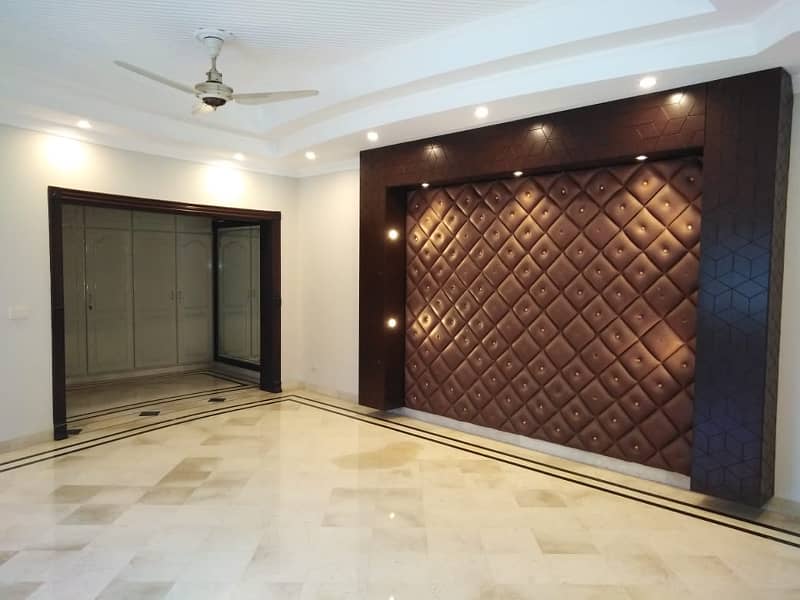 01 Kanal Like Brand New Bungalow Upper Portion for rent in DHA Phase-5, Near to park 20