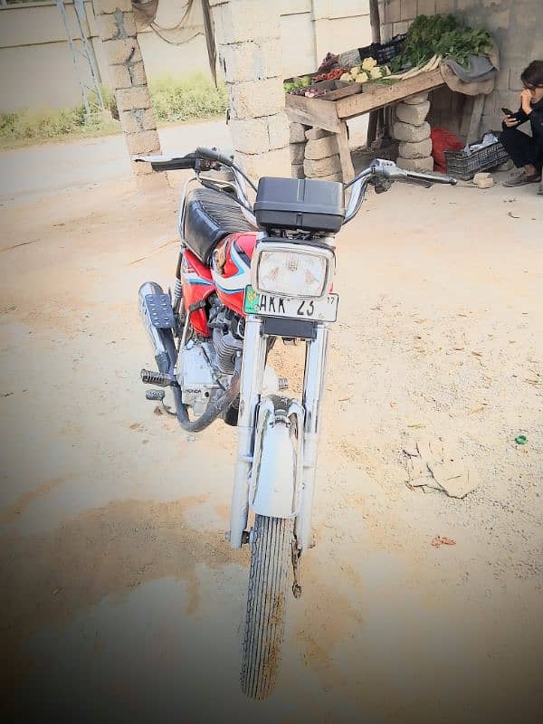 bike Acha ha number attock ka ha 2015 model ha 2