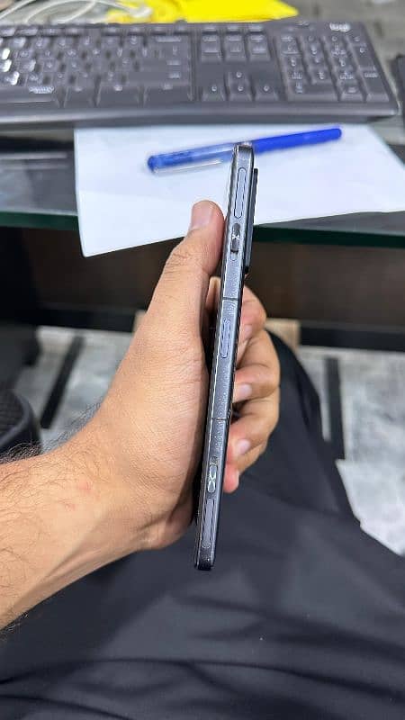 xiaomi Poco F4 GT 4