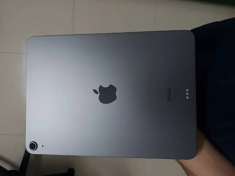 Ipad air 5 generation (8GB RAM and 64GB memory ) 1