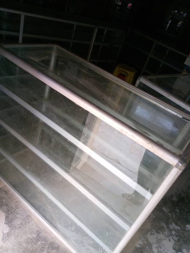 Aluminium show cases very Low price,   price 15,000 thousand 0