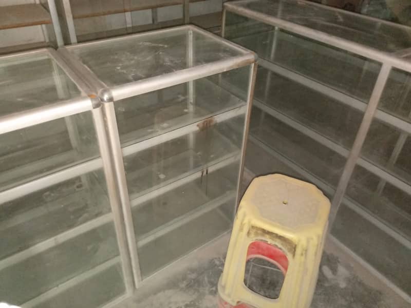 Aluminium show cases very Low price,   price 15,000 thousand 3