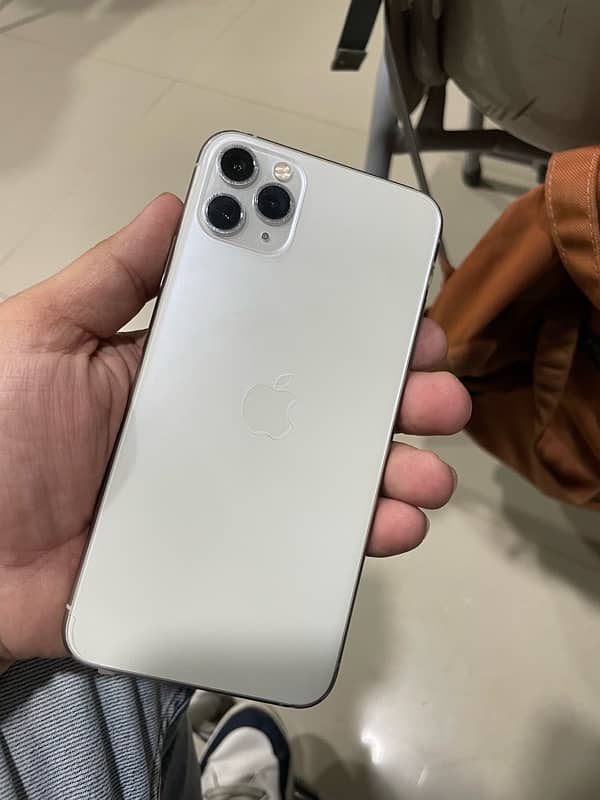 iphone 11 pro max approved with box 0