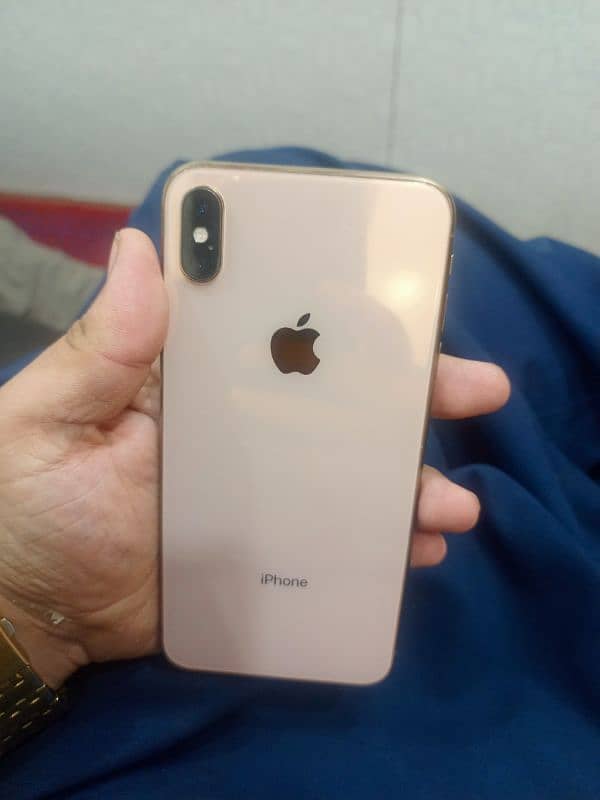 I phone xs mix 64 GB 84 buttery health  10 by 10 condition 03059913764 2