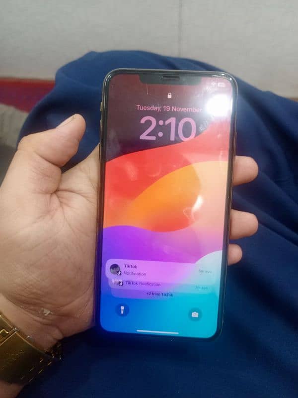 I phone xs mix 64 GB 84 buttery health  10 by 10 condition 03059913764 5