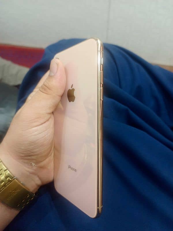 I phone xs mix 64 GB 84 buttery health  10 by 10 condition 03059913764 8