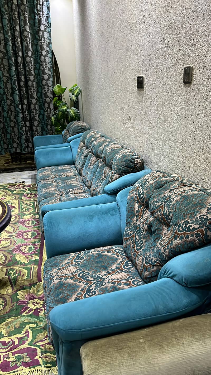 5-Seater Sofa Set Valvet Good Condition 2