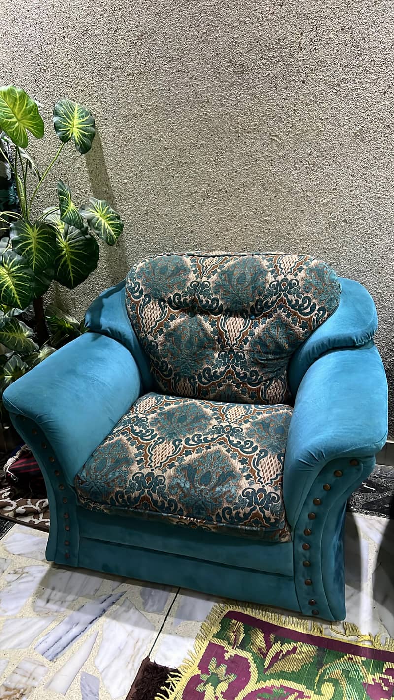 5-Seater Sofa Set Valvet Good Condition 3