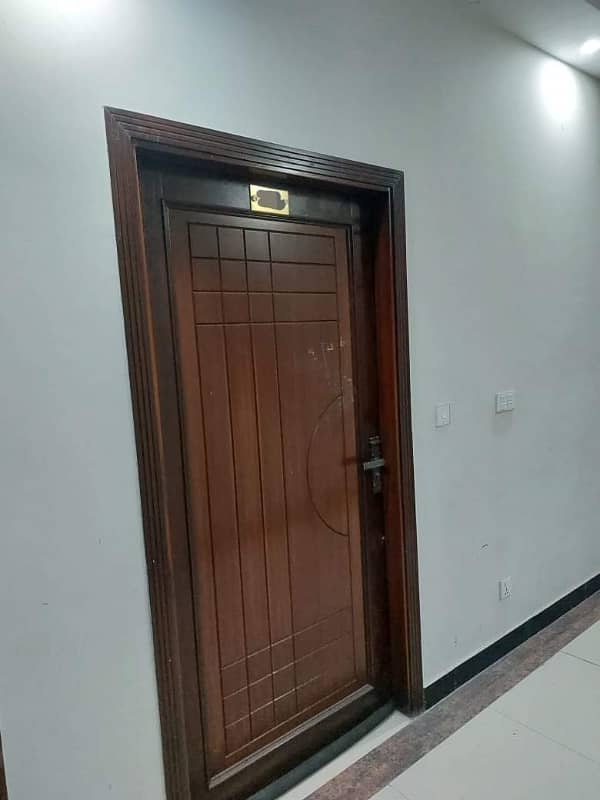 1 rooms luxurious studio flat available for rent in Ghouri Town. Water and electricity. Rent 28k. For more call or WhatsApp 5