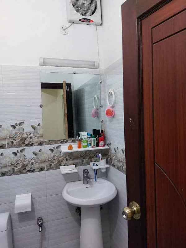 1 rooms luxurious studio flat available for rent in Ghouri Town. Water and electricity. Rent 28k. For more call or WhatsApp 10