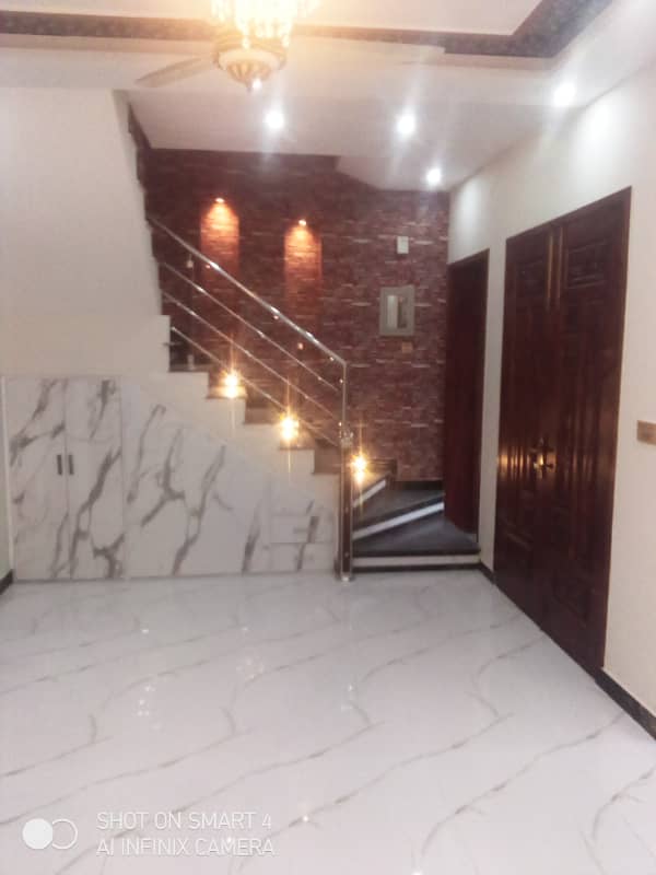 8 Marla lower Portion Available For Rent In park view city Lhr 2