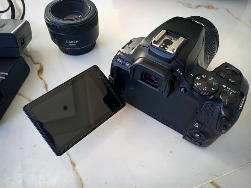 Canon 200d markii 4k with 18-55 / 50 mm f1.8 stm 2 batteries 2 charger 1