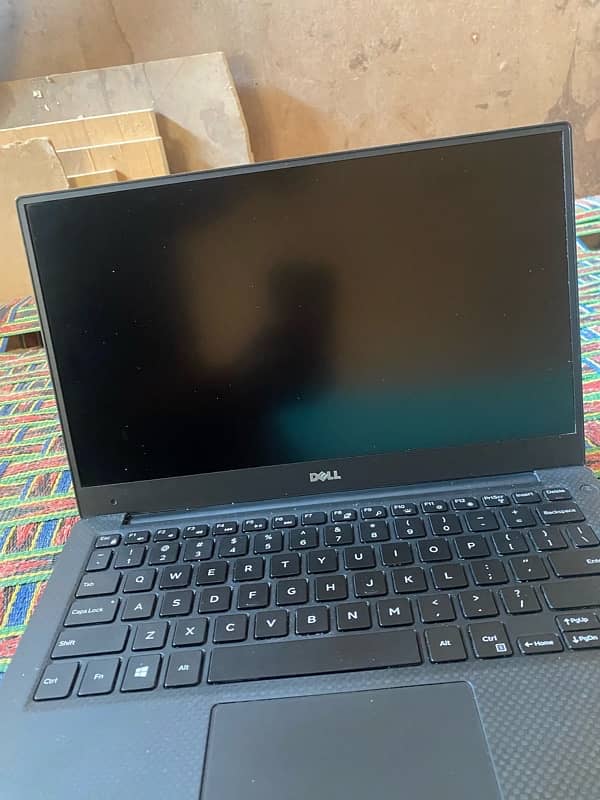 Dell XPS 13 corei5 7th Gen 1