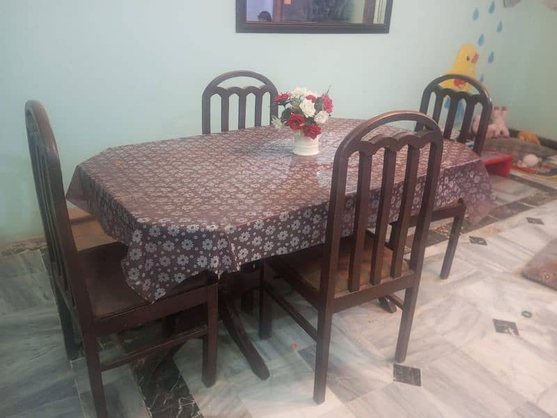 Dining Table with 4 Chairs 1