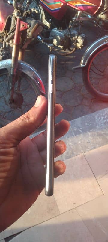 Samsung Galaxy j4 2gb ram 16 gb rom 1