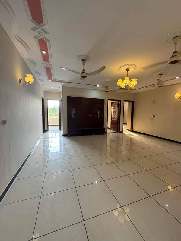 300 Sqyd Bungalow for Rent In DHA phase 7 4