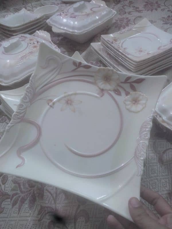 Dinner Set 8 Person Serving 1