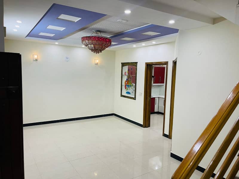 5th Marla House for Sale in Bahria Town, Lahore - Ideal Family Home! 1