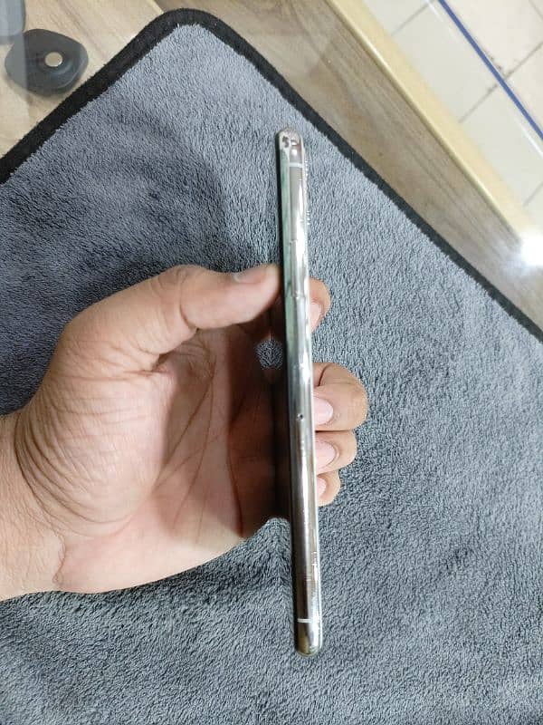 Iphone 11 pro max 64gb NoN PTA 3