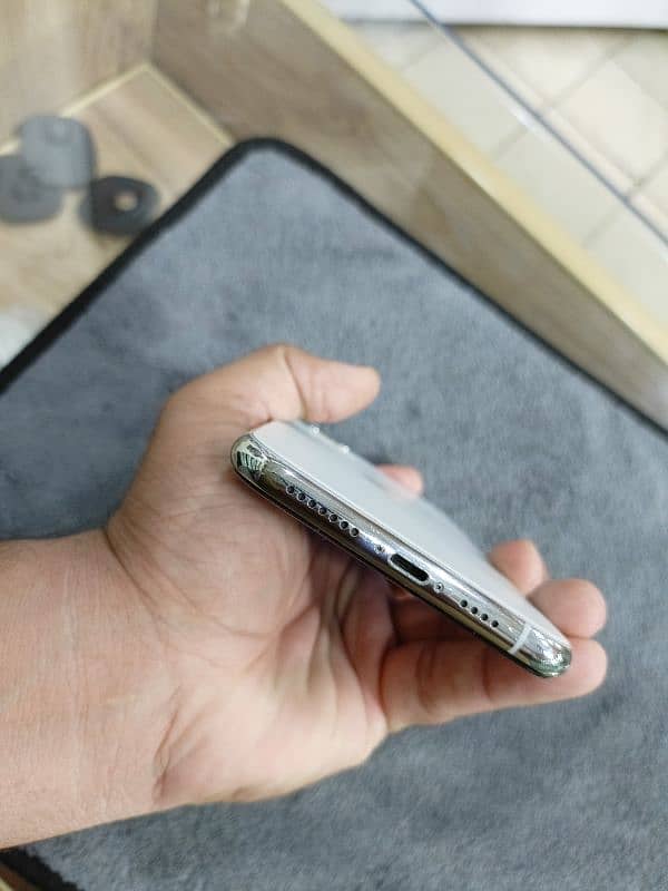 Iphone 11 pro max 64gb NoN PTA 4