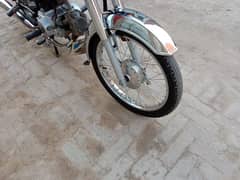 WhatsApp contact 0320.45. 76.683 cHonda 70 cc Red color engine ok hai