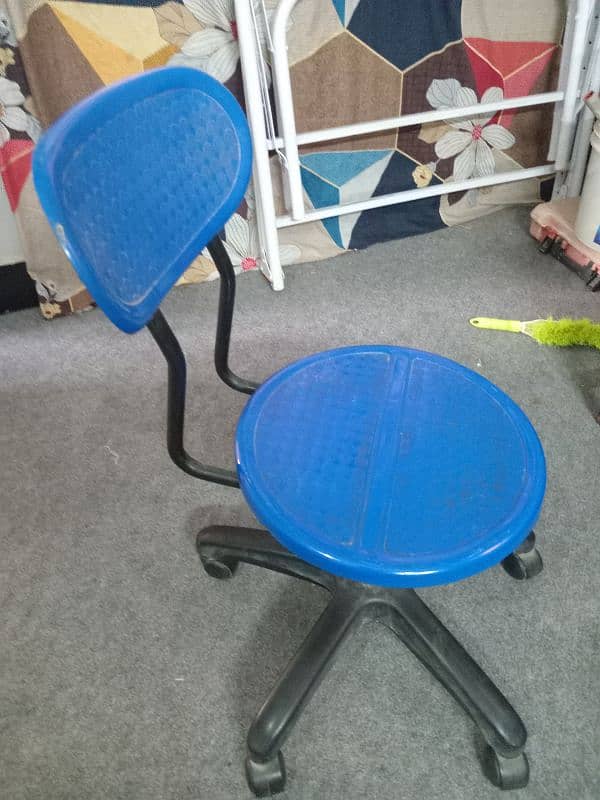 3 chairs 1